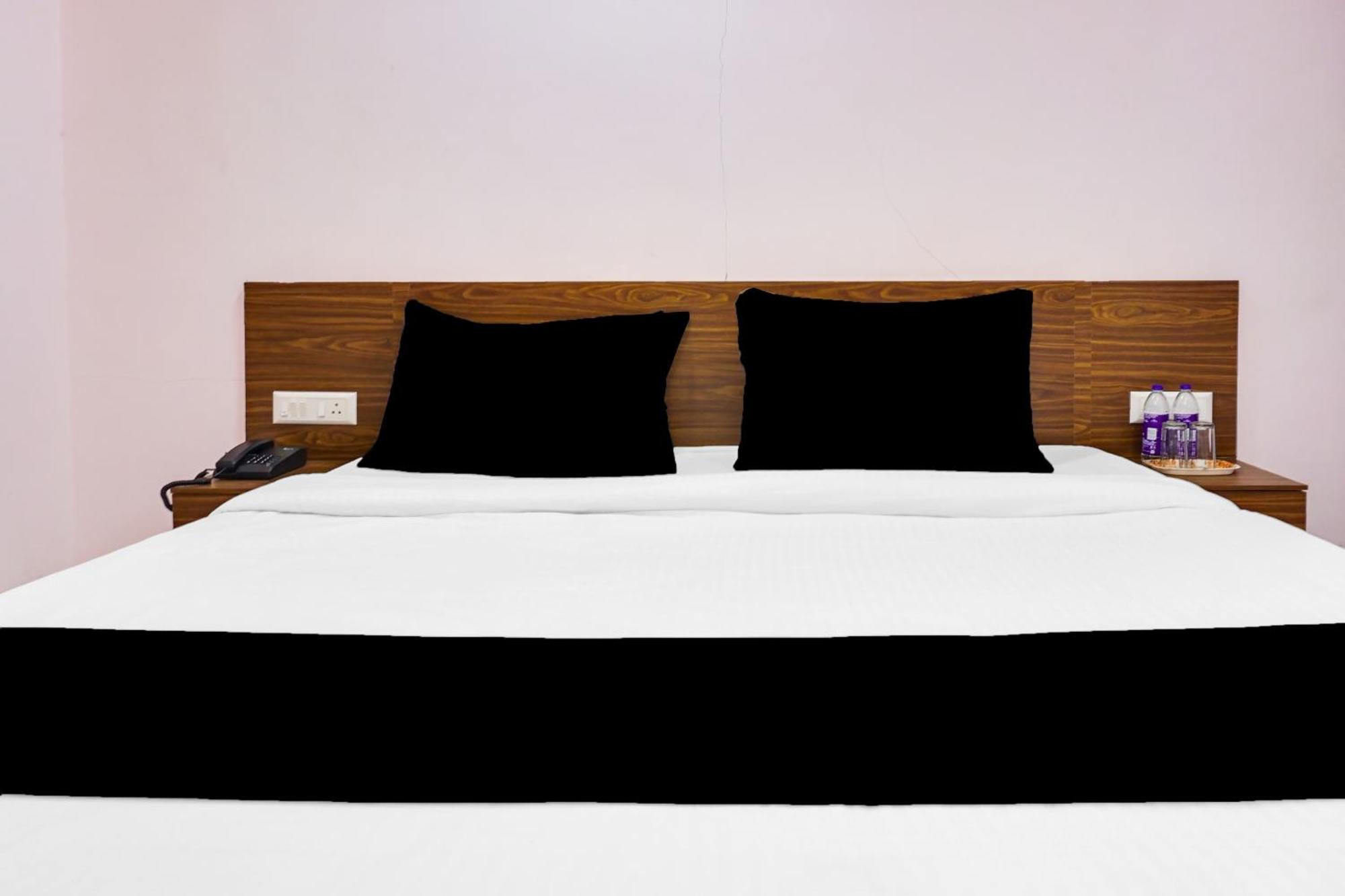 פונה Super Collection O Chandan Nagar Kharadi Formerly Kharadi Inn מראה חיצוני תמונה